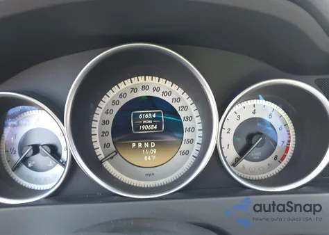 2012 Mercedes-Benz C 250 Sport z USA, uszkodzony, nr VIN WDDGF4HB1CR211644